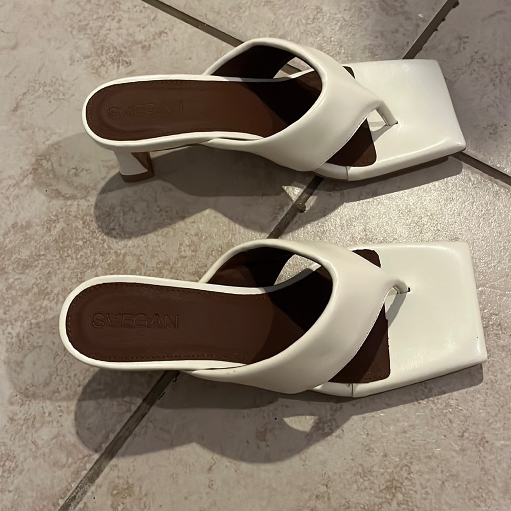 ALOHAS cream kitten heels